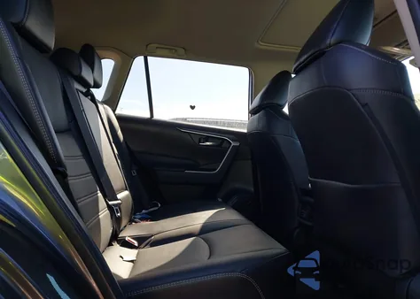 2022 Toyota Rav4 Xle Premium z USA, uszkodzony, nr VIN 2T3C1RFVXNC208098